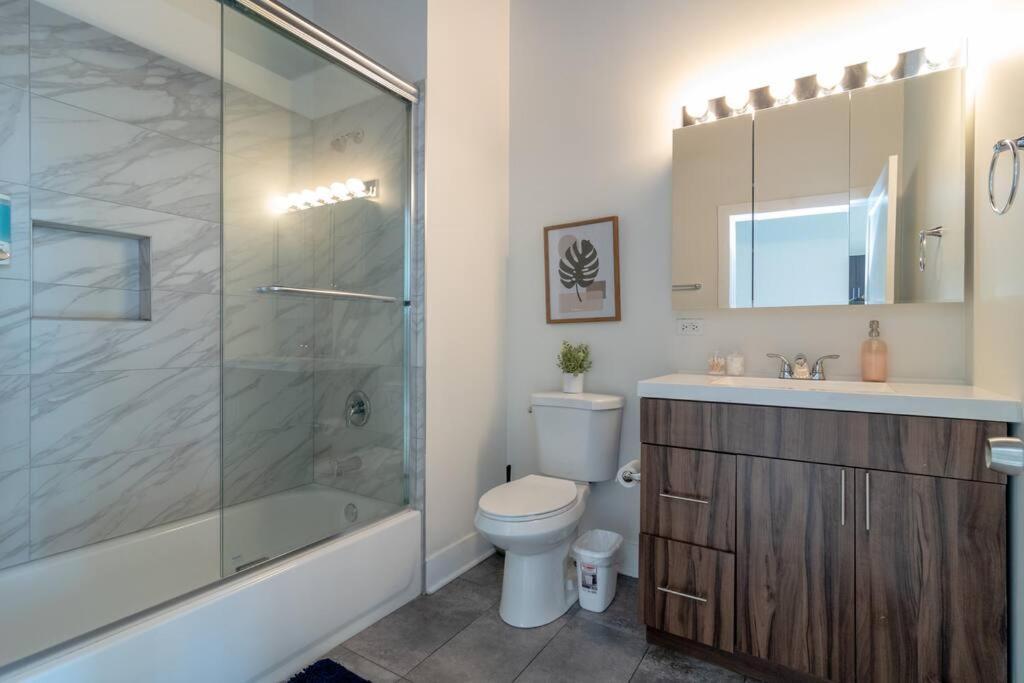Mccormick Place 2Br Stylish Suite With Optional Parking And Gym For Up To 8 Guests Near Soldier Field And Grant Park שיקגו מראה חיצוני תמונה